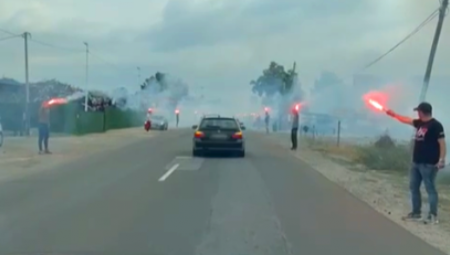 POSLEDNJI OPROŠTAJ OD STEFANA NEDELJKOVIĆA KOJI JE UBIJEN U BANJSKOJ! Veliki špalir u Kraljevu u čast nastradalog Srbina (VIDEO)