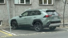 NAJBAHATIJE PARKIRANJE Današnji "junak" zauzeo dva parking mesta, a ne bi smeo nijedno