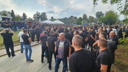 SRBIJA SE U SUZAMA OPROSTILA OD SVOJIH OBILIĆA! Sahranjeni Bojan Mijailović, Igor Milenković i Stefan Nedeljković, koji su ubijeni u Banjskoj