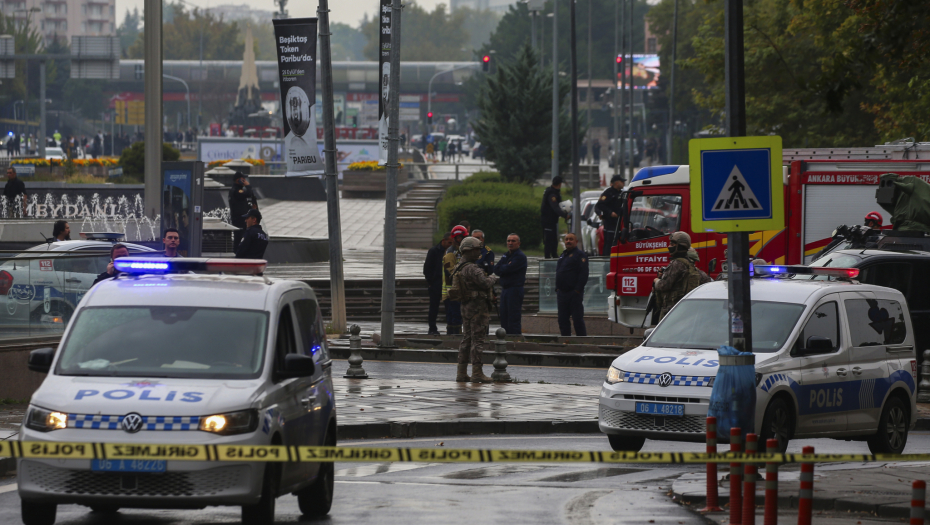 PUCNJAVA U TURSKOJ U kafeu u Istanbulu ubijene tri osobe