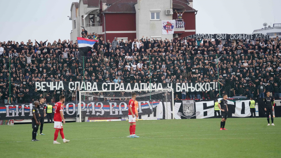 "ČUJ NARODE, SVI SKINITE KAPE" Navijači Partizana odali počast tragično nastradalim Srbima u Banjskoj