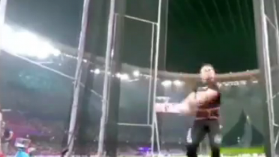 ATLETIČAR POGODIO KLADIVOM SUDIJU Napravio mu otvoren prelom, hitno prebačen u bolnicu (VIDEO)