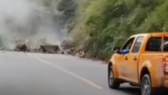 STENE SE SURVAVAJU PRAVO NA VOZILA Apokalipticne scene odrona na putu, vozačima pretio najgori scenario