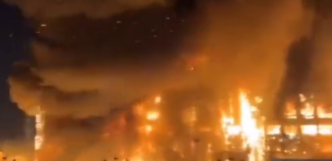 POŽAR U ZGRADI UPRAVE ZA BEZBEDNOST Povređeno najmanje 38 osoba (VIDEO)