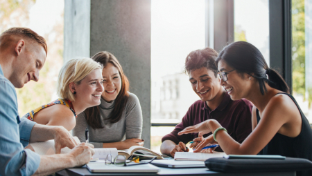 "DA BRZO I LAKO ZARADIM, KAO JUTJUBERI" Ovako mladi danas najčešće biraju srednju školu i fakultet i budući posao, a šta je presudno za važnu životnu odluku
