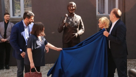 Gradonačelnik Šapić otkrio spomenik Tomi Zdravkoviću u Skadarliji (FOTO)