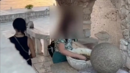 DA LI JE OVO MOGUĆE? Došla iz Francuske u Kotor i onda uradila užasu stvar ženi koja prosi (VIDEO)