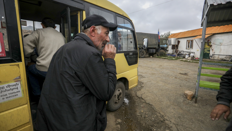 EGZODUS, POSLEDNJI AUTOBUS NAPUSTIO KARABAH Ovako izgleda kada Zapad instalira Vladu