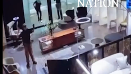 PIŠTOLJEM UBIO TROJE LJUDI Isplivao snimak hapšenja tinejdžera u tržnom centru (VIDEO)