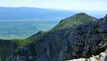 KONAČNO OBUZDANA VATRENA STIHIJA NA PLANINI TROGLAV! Gašenju požara pomogla i kiša koja od noćas pada