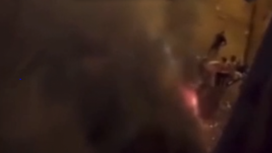 PRVI SNIMCI HORORA U VENECIJI Autobus pao sa nadvožnjaka, sumnja se da ima 20 mrtvih, vatrogasci izvlače tela i gase vatru