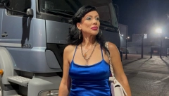 VENDI SA PONOSOM PROŠETALA SVOJ CELULIT Pojavila se u emisiji, a svi gledali u njene pete!