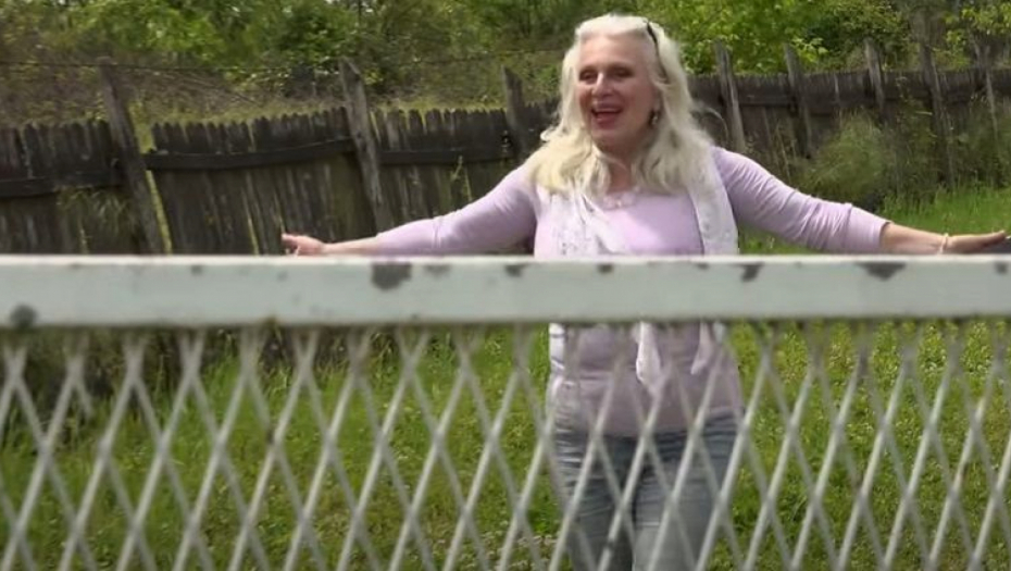 MAJA ODŽAKLIJEVSKA JE OVDE NEGOVALA BOLESNOG UNUKA Skromna kuća daleko od Beograda donela mu je mir i spokoj