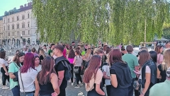 VOZAČ PREMINUO OD SRČANOG UDARA Maturanti iz Sremske Mitrovice krenuli na ekskurziju u Italiju, pa gledali smrt uživo
