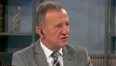 VODITELJ DOŽIVEO PRAVU DRAMU ZBOG ŽENE: Sačekala ga sa ljubavnikom, pa dobio pesnicu po nosu!