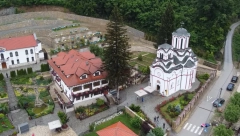 VERUJE SE DA OVE DVE MOĆNE MOLITVE OZDRAVLJUJU BOLESNE Na ovom svetom mestu vernici se mole za spas svojih najbližih