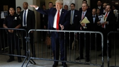 OPŠTI HAOS U SUDNICI Sudija pretio da će izbaciti Trampa, Donald pobesneo: Jel ti možeš da se kontrolišeš