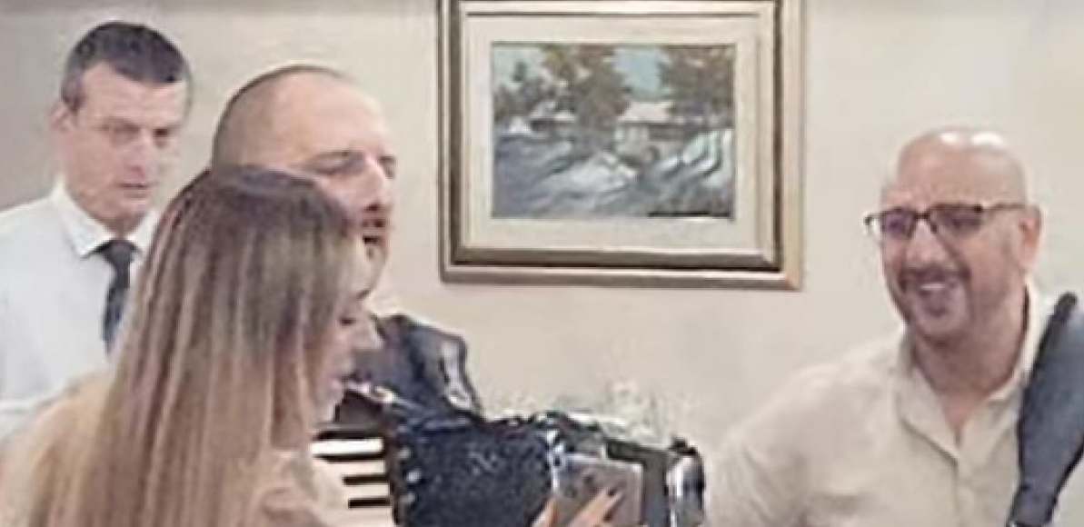 ANABELA ATIJAS ĐUSKA SA MARKOM NA PROSLAVI Potez Lunine majke sve oduševio, evo šta je uradila