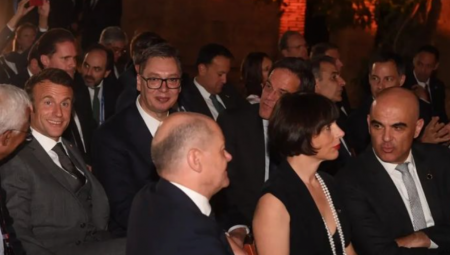 VUČIĆ U PALATI ALHAMBRE Predsednik Srbije oglasio se nakon prijema kod kralja Španije (FOTO)