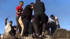 UZNEMIRUJUĆI SNIMAK IZ IZRAELA Pogodili tenk, pa za noge izvukli člana posade (VIDEO)