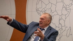 "UKRAJINU PODELITI NA DVE DRŽAVE!" Žirinovski je ovako crtao novu mapu Evrope - Nova zemlja može biti primljena u NATO i EU