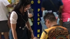 ZAPROSIO JE U JAVNOSTI, A O NJENOJ REAKCIJI BRUJI CEO INTERNET "Ne radite ovo, na početku je bilo smešno, ali posle..." (VIDEO)