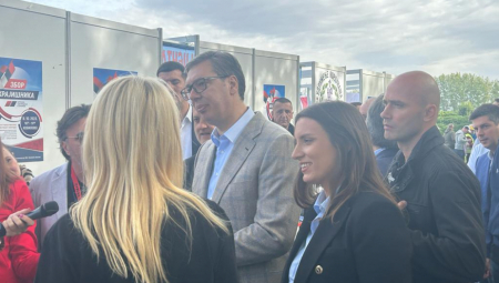 ČOVEČE, VI STE TE FABRIKE DOVELI Krajišnici oduševljeno pozdravljaju predsednika Vučića (VIDEO)