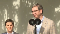 "SRBIJA IMA VELIKO SRCE, A VI KRAJIŠNICI IMATE JOŠ VEĆE" Vučić se obratio okupljenima u Kovilovu i dao izjave za medije (VIDEO)