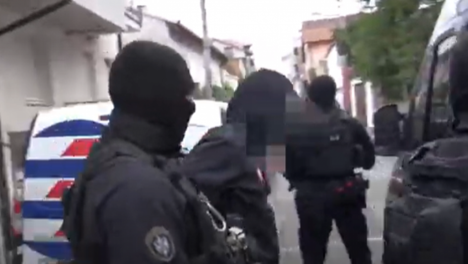 KRIMINALNA GRUPA SA PALILULE PALA ZBOG SVOG VOZAČA Policija u kombiju pronašla ključeve laboratorije!