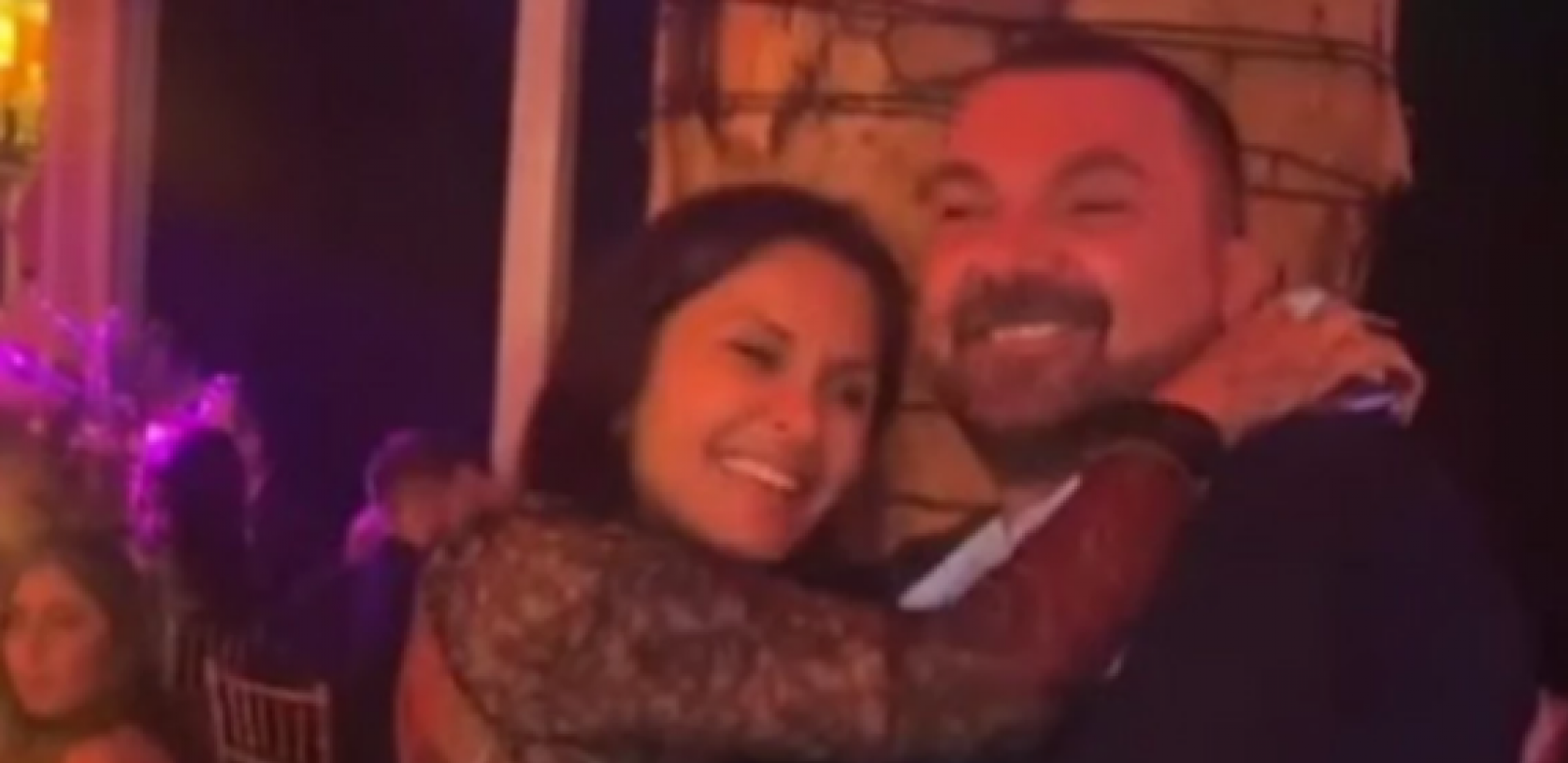 ZAGRLJENI I SREĆNI Elena i Jugoslav Karić ponovo zajedno, uživaju u razmenjivanju nežnosti (FOTO)