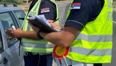 TINEJDŽER SEO ZA VOLAN PIJAN I DROGIRAN, PA UDARIO OGRADU Policija iz Jagodine uhapsila bahatog vozača