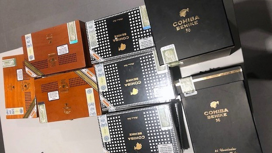 POLICIJA NA BG AERODROMU ZAUSTAVILA ČOVEKA (68), NISU MOGLI DA VERUJU ŠTA ŠVERCUJE Vrednost je 126.000 dolara