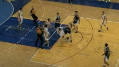 HAOS NA UTAKMICI U PANČEVU Sevale pesnike, potukli se košarkaši Tamiša i Čačka (VIDEO)