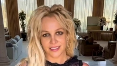 BIZARNIM SNIMKOM UZNEMIRILA SVE Britni Spirs uvija polugola dok peva o ocu, sevnule i povrede koje je krila! (VIDEO)