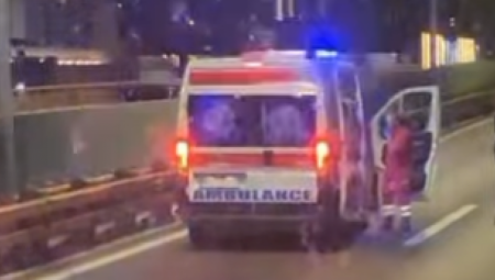 MOTOCIKLISTA POVREĐEN NA VOŽDOVCU Sudar u Ulici Vojvode Stepe, muškarac hitno prevezen u Urgentni centar