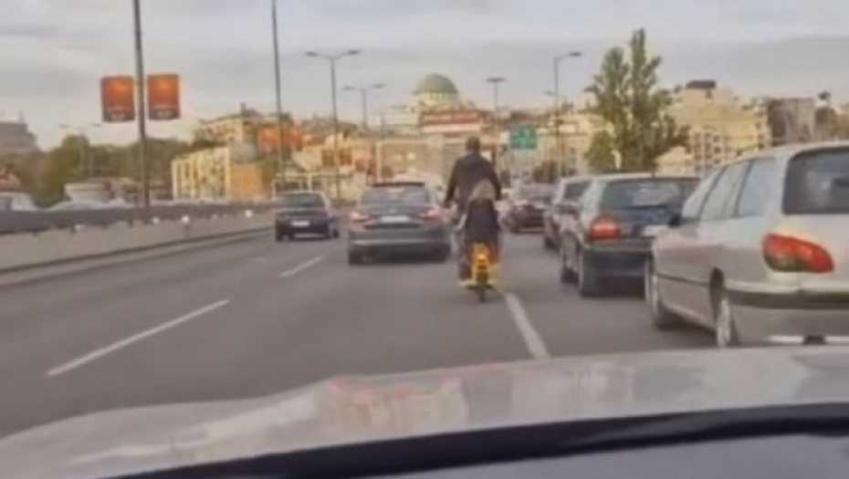 "MUŠAKARAC STAVIO DETE U SEDIŠTE..." Beograđani se zaprepastili kada je ovo uradio (FOTO)
