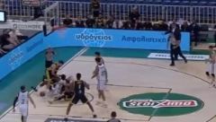 FRKA NA TERENU Adetokumbo krenuo na Srbina, pa isključen (VIDEO)