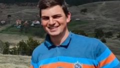 DEVOJKE MU BRAČNIM PONUDAMA BLOKIRALE TELEFON Luku momka sa sela, jure cure iz grada, a on ima poruku za sve