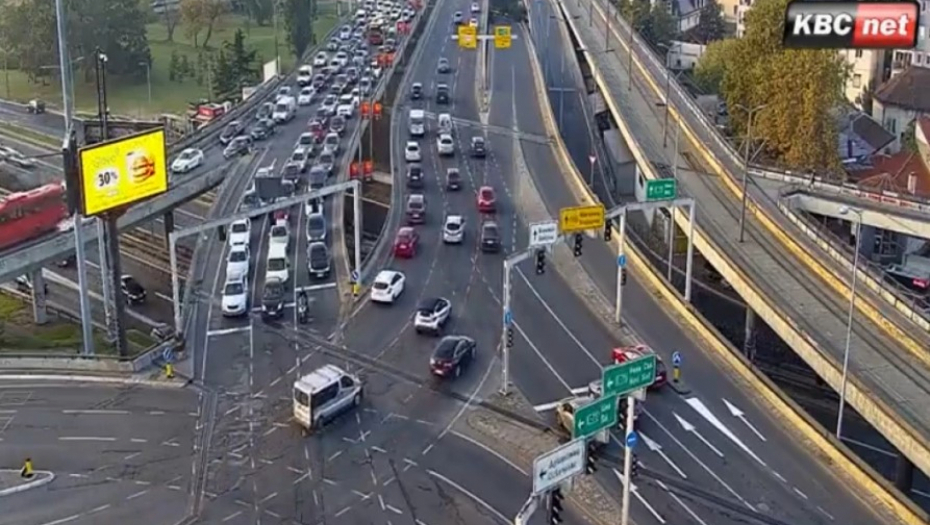 UDES NA SEVERNOM BULEVARU Sudarili se autobus i kamion (FOTO)