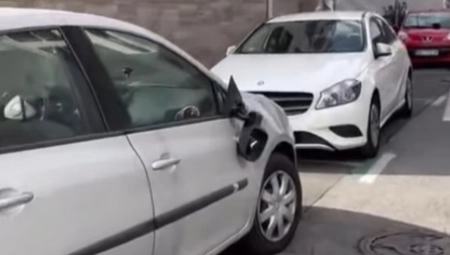 VANDALI HARAJU BEOGRADOM Polomili retrovizore na više od 50 automobila: "Izbili su mi 150 evra iz džepa"