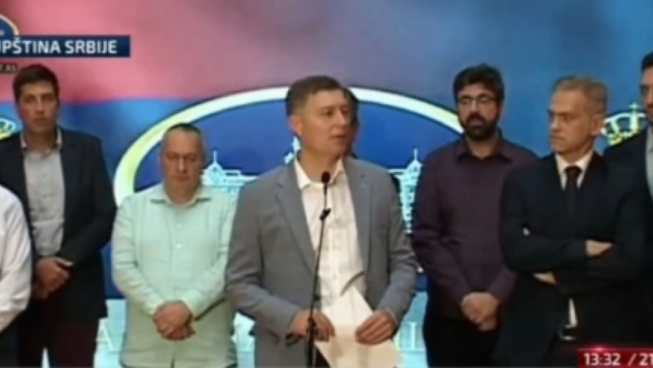 OVAKVU BRUKU SVET NIJE VIDEO! DOS-ovci traže sankcije za predsednika sopstvene zemlje! (VIDEO)