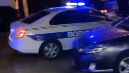 PRVI SNIMAK SA MESTA PUCNJAVE U GROCKOJ Posvađao se sa ženom pa napravio haos ispred kafane, evo šta kažu očevici (VIDEO)