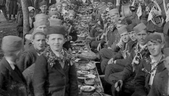 ZBOG SLIKE SA SVADBE U SRBIJI GORI INTERNET "Za stolom muškarci, žene nisu gladne", nikome nije dobro zbog ovoga