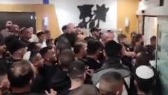 NAVIJAČI UPALI U IZRAELSKU BOLNICU Hoće osvetu, čuli su da su u njoj pripadnici Hamasa (VIDEO)