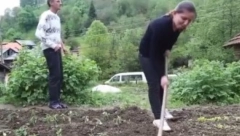Oženio Albanku (28) pa razbesneo Srpkinje: Zbog ovih reči Slađana (48) razapinju na mrežama, "traži besplatnog radnika, a ne ženu"