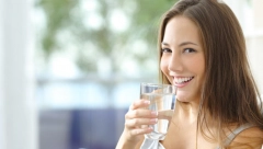 MNOGI LJUDI POGREŠNO PIJU VODU Doktorka rešila dilemu, samo ovaj način je ispravan za vaše zdravlje