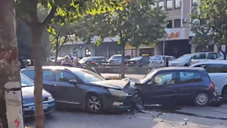 KARAMBOL U LESKOVCU I dete povređeno u sudaru