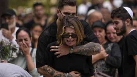 TRADICIJA NALAŽE DA JE DOVOLJNO 10 LJUDI NA SAHRANI, UMESO TOGA DOŠLO IH JE NA HILJADU Stanovnici Izraela prisustvovali poslednjem ispraćaju svojih sugrađana iako se nisu ni znali (FOTO)