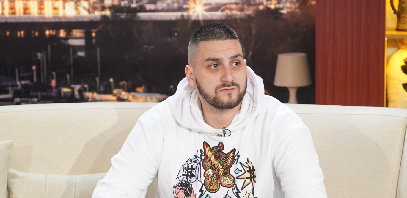 LOŽI ME TEODORA, IMA NEČEGA IZMEĐU NAS: Zola mislio da ga kamere ne snimaju, pa otkrio šta je radio sa Delićevom