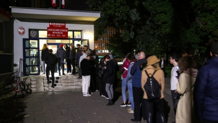 OBJAVLJENI PRVI REZULTATI IZBORA Biračka mesta u Poljskoj zvanično zatvorena